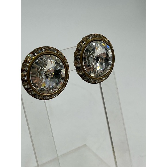 Rivoli Clear Faceted Rhinestone
Pierced Halo Gold Tone Pierced Earrings - Picture 2 of 13